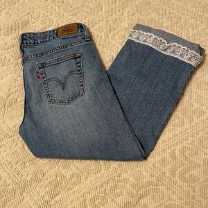 Levi’s women’s Low Rise Boot Cut upcycled light wash jeans with lace trim. Sz 6M